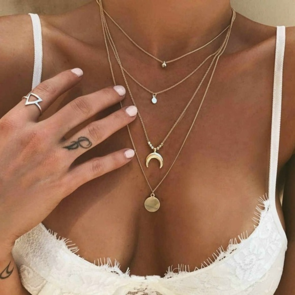 🌵3/$40 >> 
Aluna Levi | Moon Tier Necklace